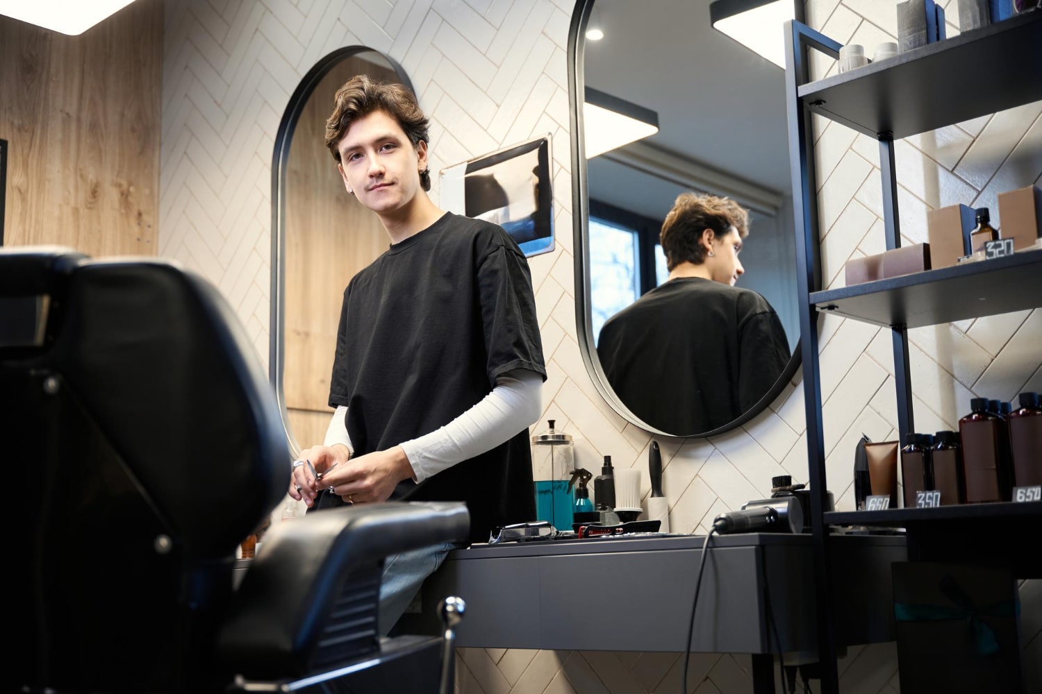 Spiegelwand Barbershop – großformatig und stabil